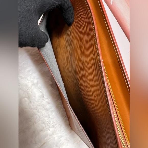 LOUIS VUITTON-A20964 HommeCipango Gold Epi Clutch - Picture 8 of 12